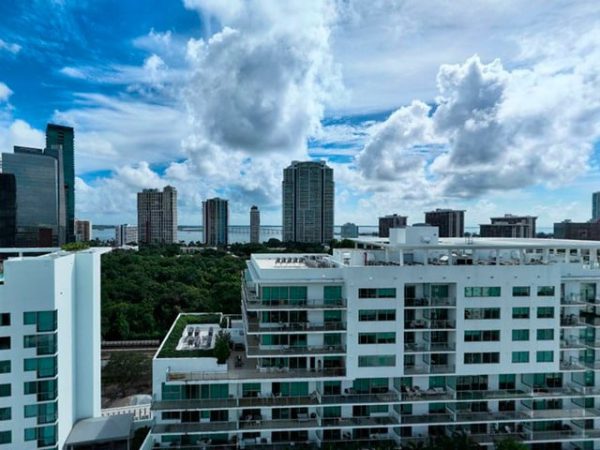 imgi_20_04-Domus-Brickell-East-View